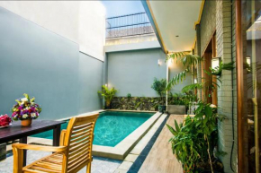 Canggu Ocean House/Violet. By walk to the beach!